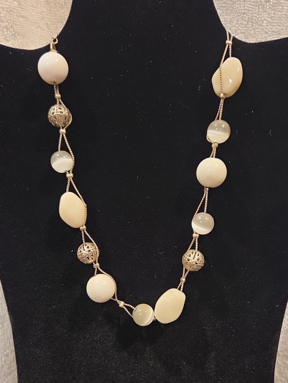 LIZ CLAIBORNE NECKLACE